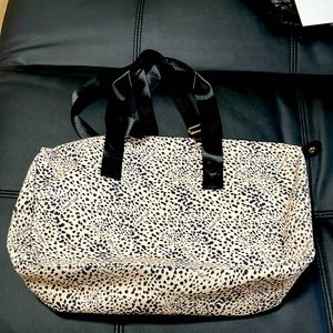 NWOT LOWEST PRICE on this Mali and Lili Bag!!!!